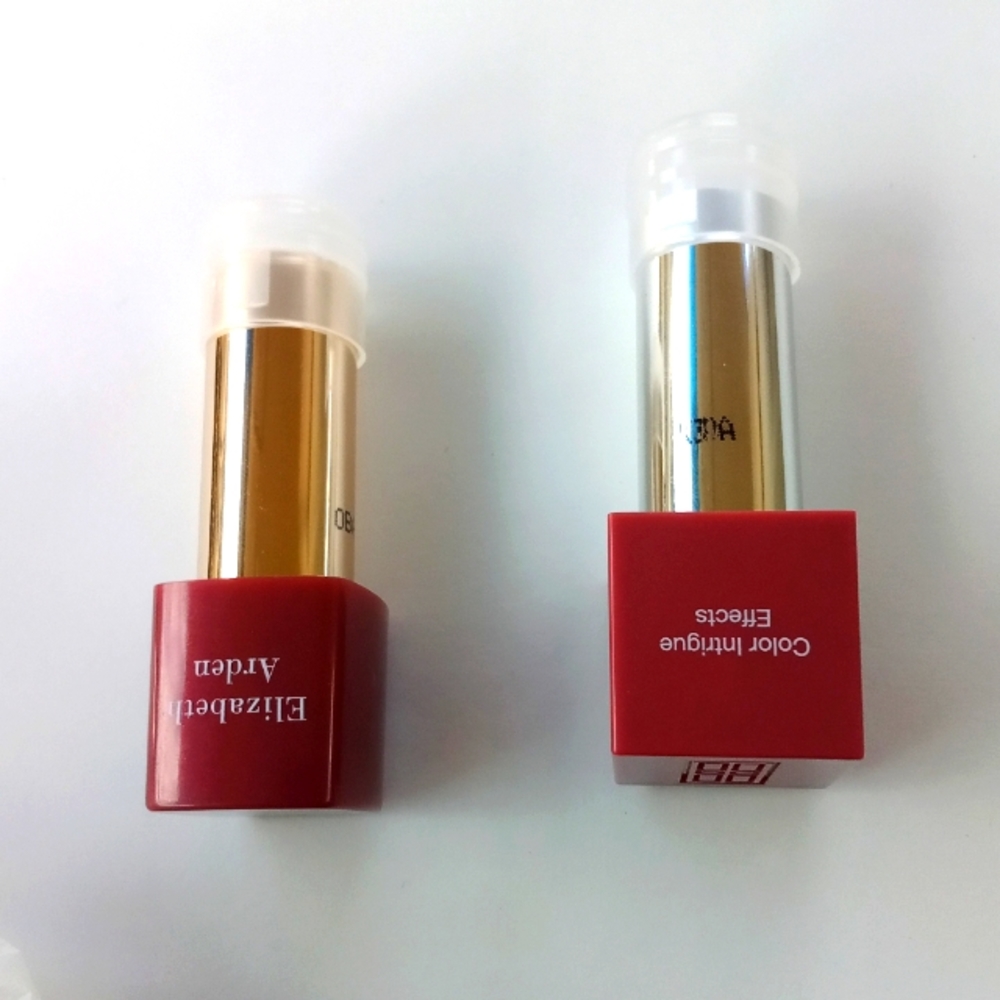 ELIZABETH ARDEN lot bundle of two lipsticks  color wine and cassis